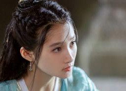 关晓彤进入娱乐圈吃瓜,从吃瓜群众到璀璨明星的蜕变之路