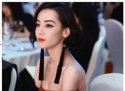 女主在娱乐圈里吃瓜,女主的吃瓜日常